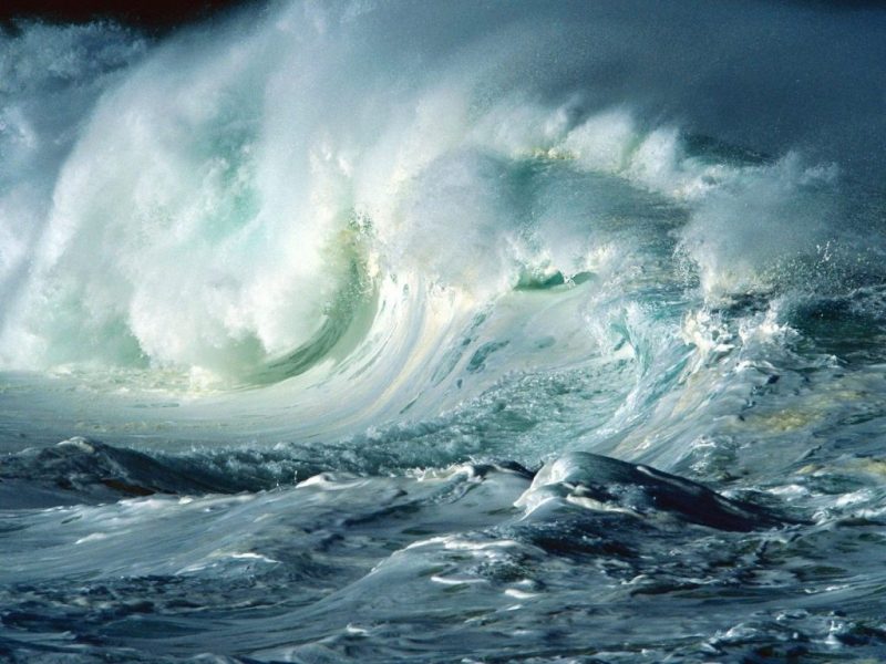 تفسير رؤية البحر الهائج في المنام