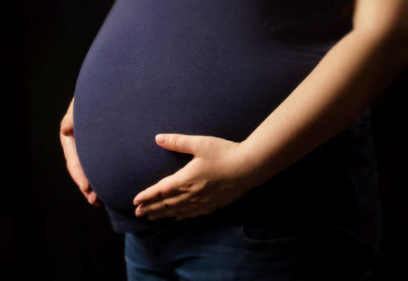 هل الحمل يسبب الم في المعدة ؟