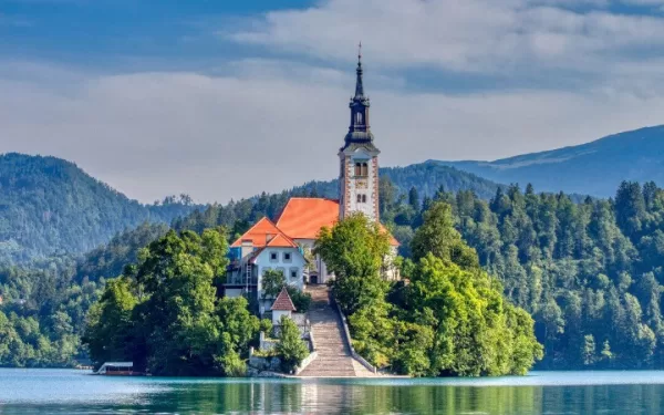 شروط الإقامة والحصول على الجنسية السلوفينية عبر الزواج من سلوفينيا