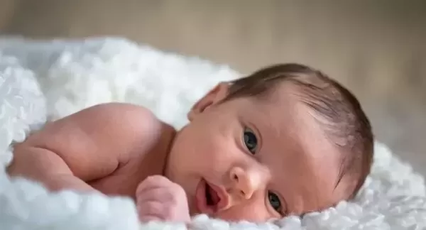 تفسير حلم ولادة طفل كثيف الشعر